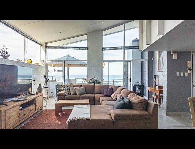 4 BEDROOM HOUSE FOR SALE IN SANTOS BAY